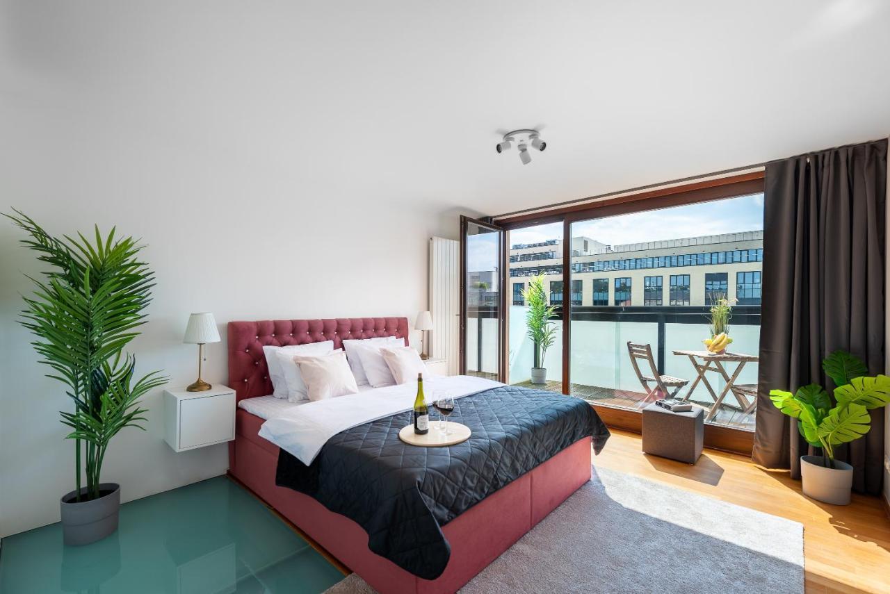 Apartment With Balcony And Parking Near The Prague Museum Ngoại thất bức ảnh