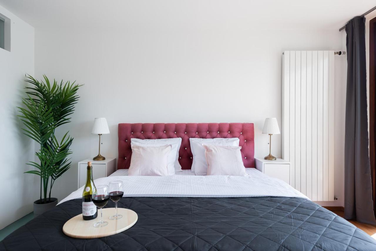 Apartment With Balcony And Parking Near The Prague Museum Ngoại thất bức ảnh
