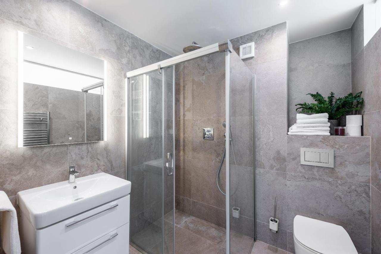 Apartment With Balcony And Parking Near The Prague Museum Ngoại thất bức ảnh