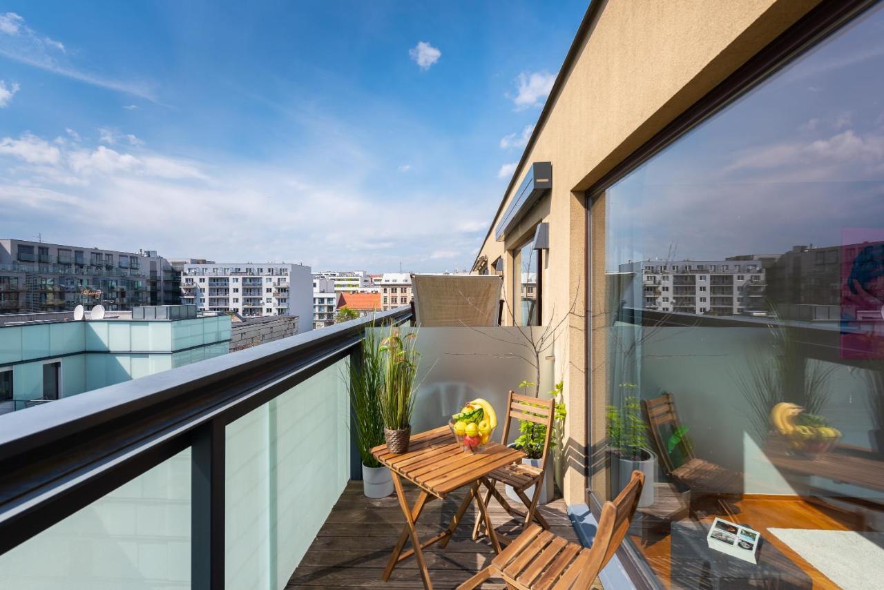 Apartment With Balcony And Parking Near The Prague Museum Ngoại thất bức ảnh