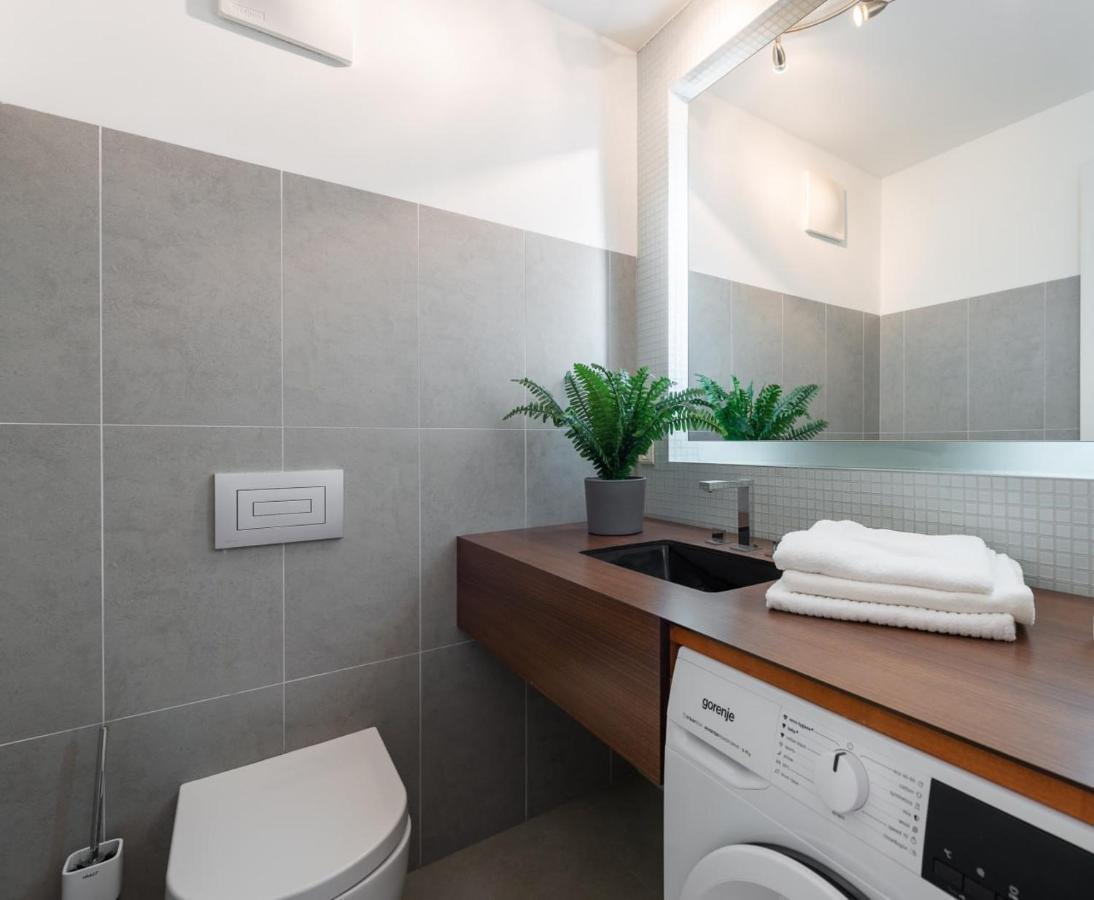 Apartment With Balcony And Parking Near The Prague Museum Ngoại thất bức ảnh